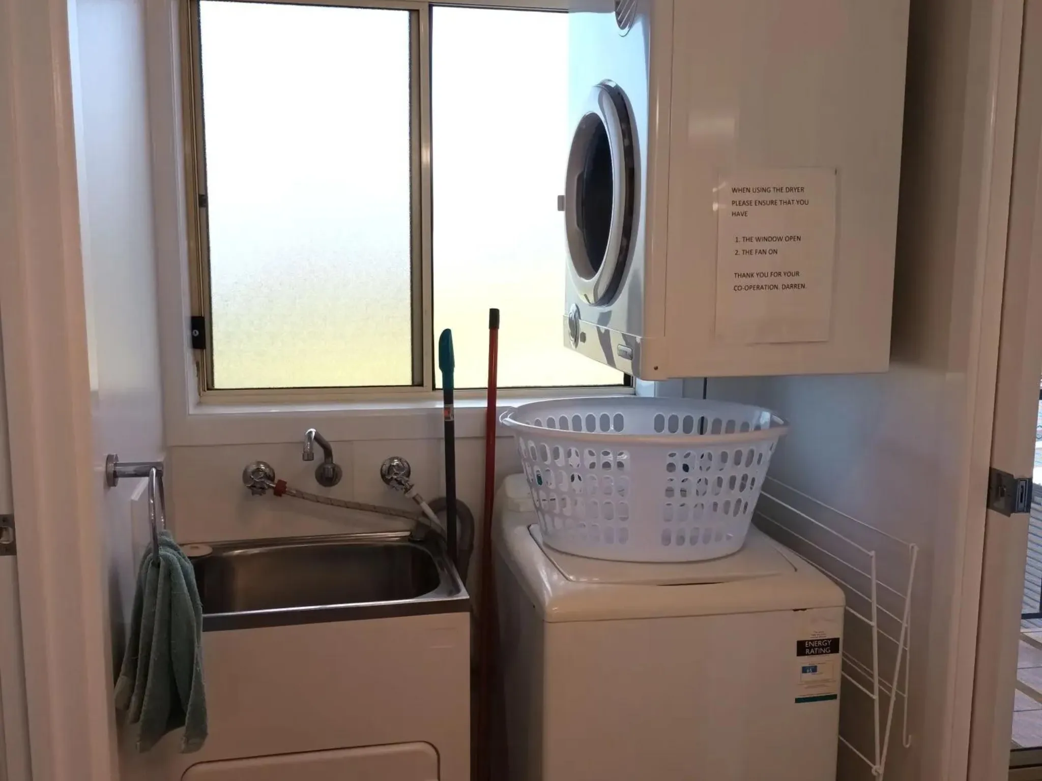 Unit-6-2-bedroom-deluxe-upstairs-Laundry